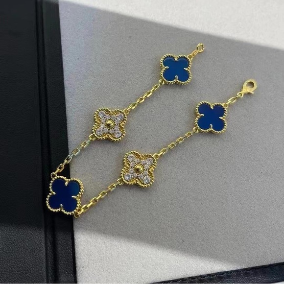 Meet the Posher Jewelry - Van Cleef & Arpels Vintage Alhambra bracelet, 5 four-leaf lucky patterns